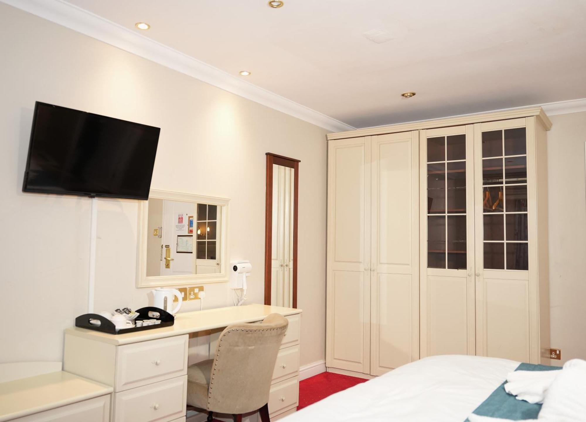 Hotel Consort