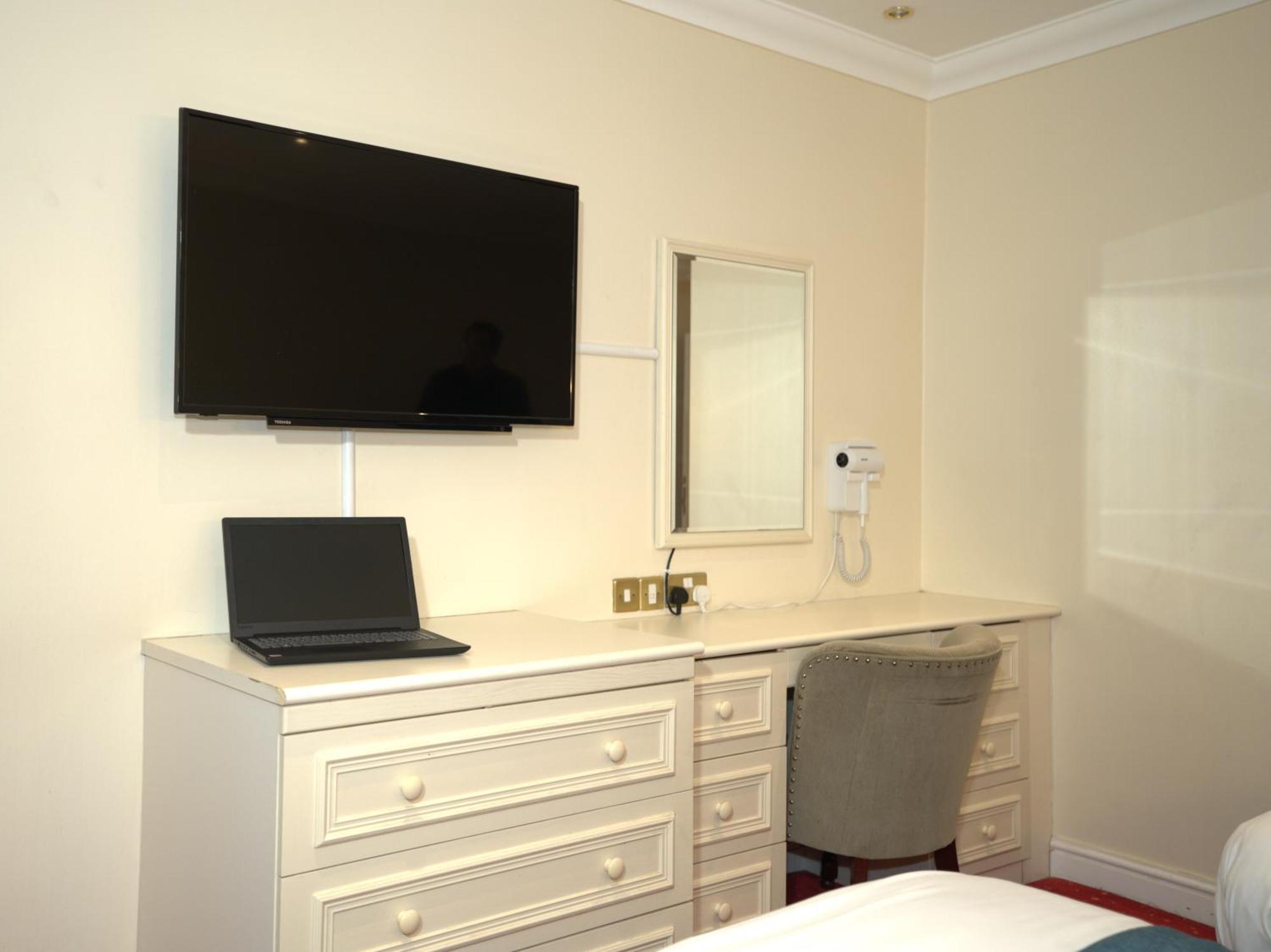Consort Hotel